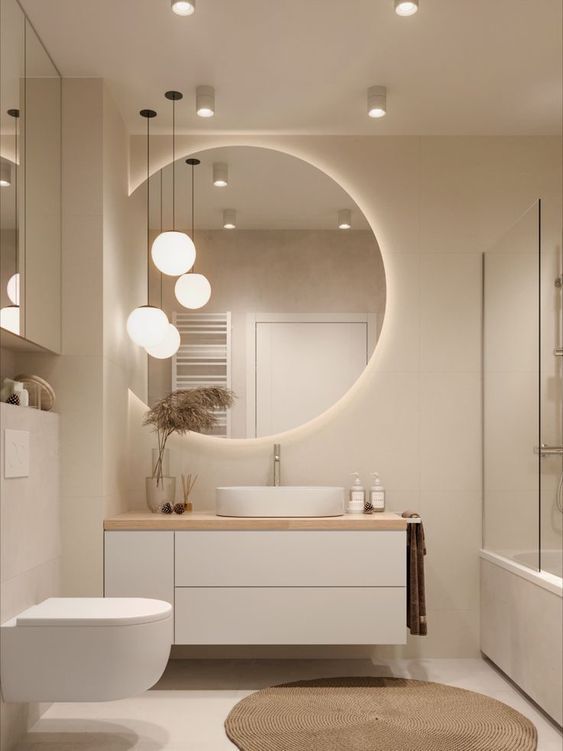 Banheiro moderno minimalista, com espelho orgânico luz led e luzes mais expostas 